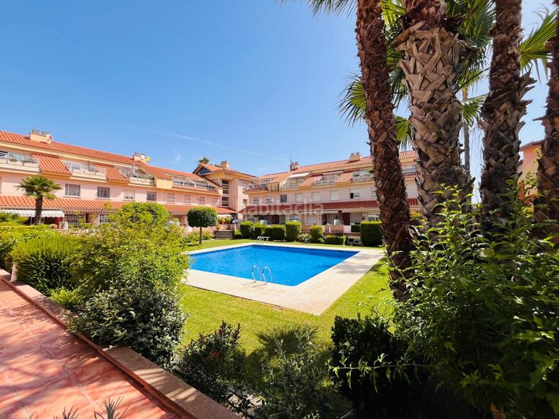 Foto f8e459be-c7d7-4f39-9587-e809310ad3aa. Casa adossada amb calefacció aparcament piscina a Cubelles