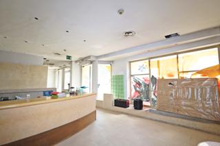 Lloguer Local Comercial a Niño Jesús. Alquiler local en 2 plantas en calle doctor esquerdo