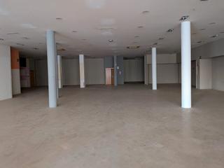 Lloguer Local Comercial a Centro - Doña Mercedes. Se alquila magnifico local para uso comercial o logistico precio
