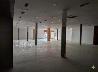 Locale commerciale in Centro - Doña Mercedes. Se vende magnifico local comercial, industrial o logistico preci