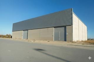 Location Bâtiment à usage industriel à Salteras. Se alquila magnifica nave con 583 m2 construidos precio negociab