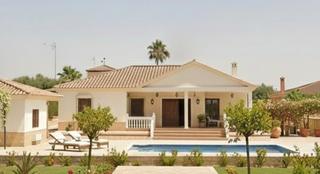 Chalet en Entrenúcleos. Se vende magnifico chalet con 250 m2 construidos en una parcela