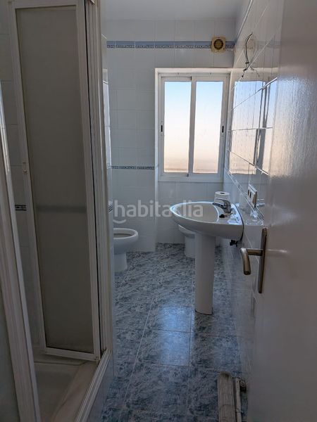 Foto 0b11b20a-18c3-4ad5-8315-0504aa28e237. Piso precio negociable se vende magnífico piso de 3 dormitorios y 1 baño, una vivienda cómoda y funcional. en Dos Hermanas