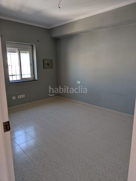 Foto e5c344b3-df1e-45ec-bd1d-1ca41615bb0d. Piso precio negociable se vende magnífico piso de 3 dormitorios y 1 baño, una vivienda cómoda y funcional. en Dos Hermanas