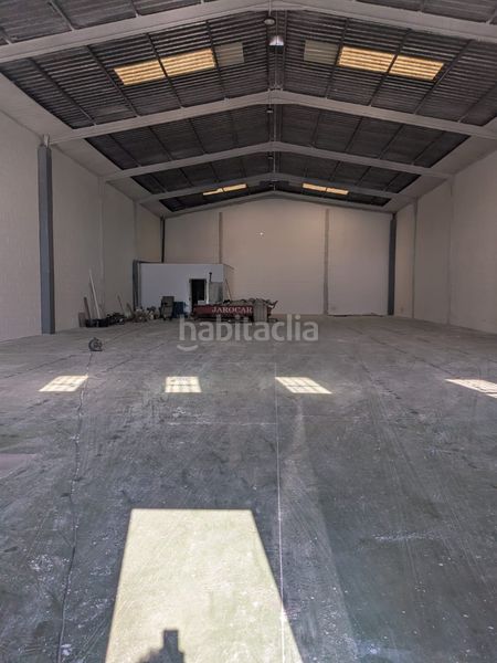 Foto cc19f0ea-123b-4ecc-8f4c-e086ec12727c. Rent industrial building in Centro - Doña Mercedes Dos Hermanas