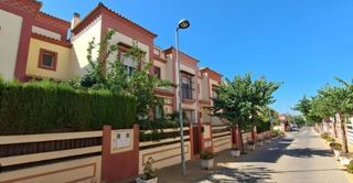 Chalet in Arco Norte - Avda España. Venta de magnifica casa de 4 habitaciones y 3 baños, con dos pla