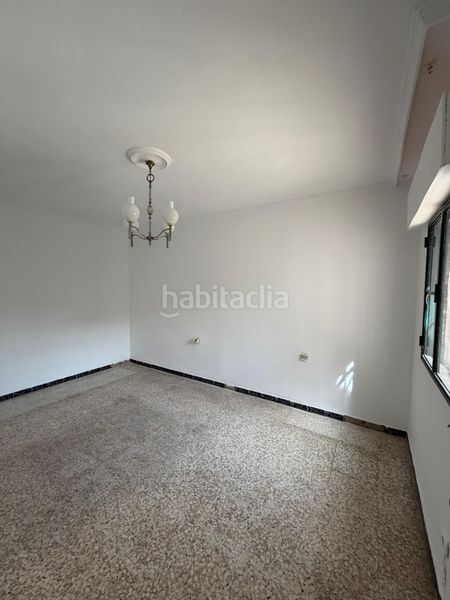 Foto 4a4adfa6-0a90-41f2-b4b6-0745ce748425. Xalet amb xemeneia aparcament a Arco Norte - Avda España Dos Hermanas