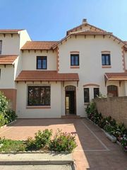 Casa adossada a Arco Norte - Avda España. Magnífica vivienda en venta en dos hermanas