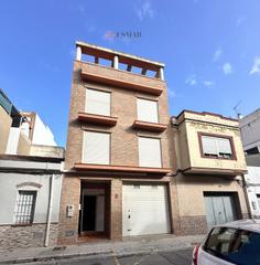Casa en Luis vives 68. Casa en venta en centro, 4 dormitorios.