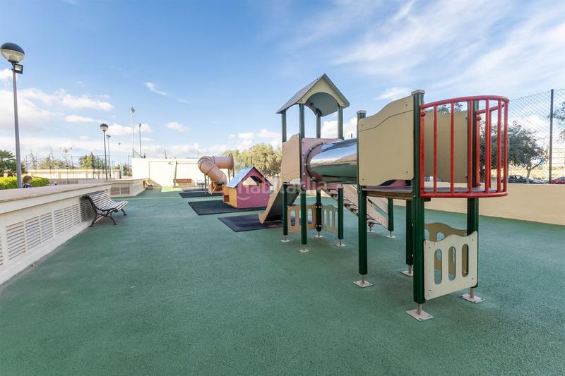 Foto 2855f4c8-7c8c-4eda-b97e-d004b9cf8e53. Location appartement avec piscine dans Playa Muchavista Campello (el)