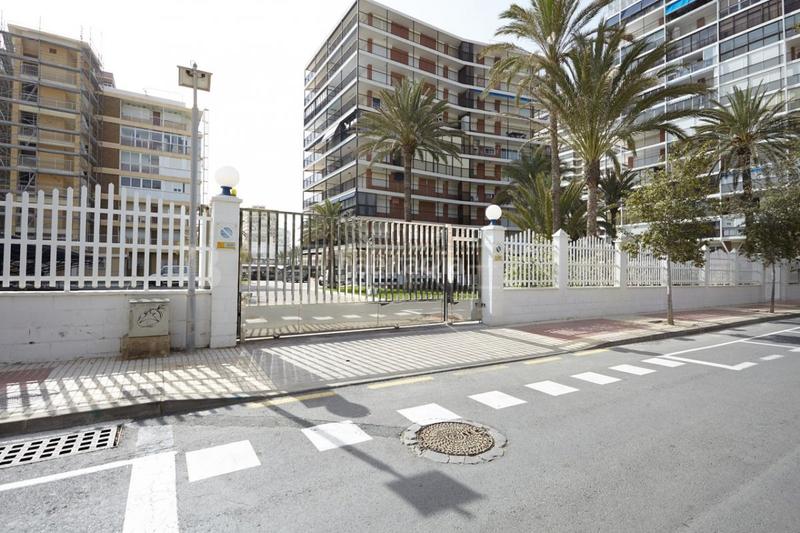 Foto 61e2f3a8-f889-4e12-ad0f-8ba5c041d58a. Alquiler apartamento alquiler temporal en 2 linea de playa en Alicante