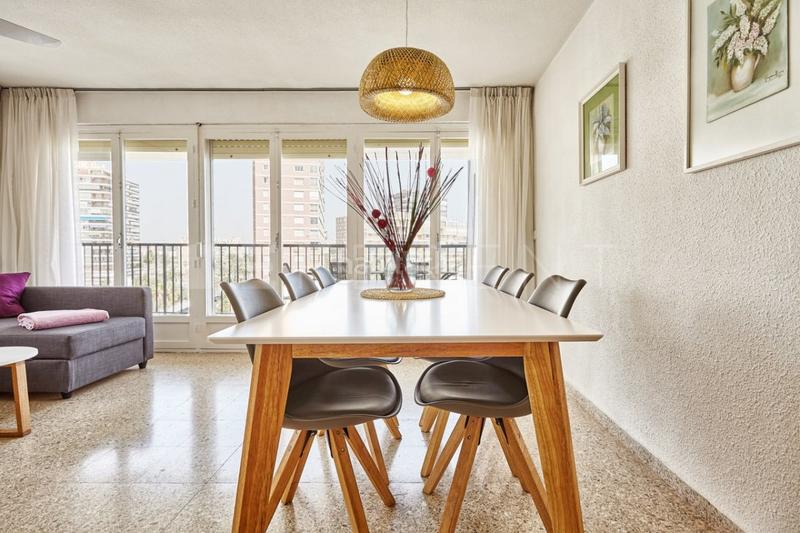 Foto 63d315bd-4dce-4be5-bb49-0002b098fff0. Alquiler apartamento alquiler temporal en 2 linea de playa en Alicante