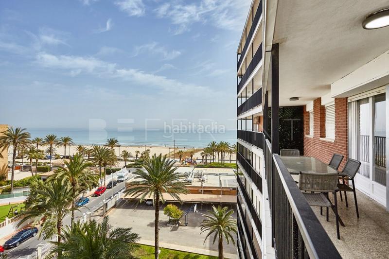 Foto f78f4f25-ee2c-43eb-8588-9c08e65d1bfb. Alquiler apartamento alquiler temporal en 2 linea de playa en Alicante