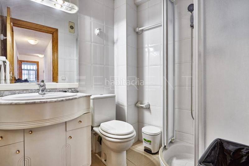 Foto a65d03a0-65c0-47cc-b829-f9c3c3610468. Lloguer apartament amb aparcament a Playa de San Juan Alicante