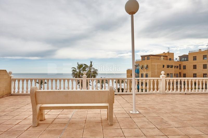 Foto 8cd427d4-d65d-4515-9aeb-ade0f6b76881. Alquiler apartamento alquiler temporal en 1 linea de Playa Muchavista en Campello (el)