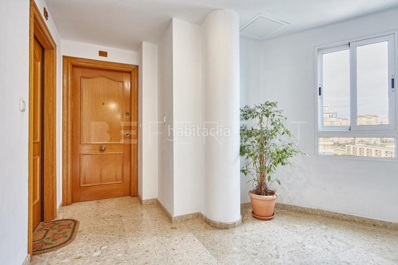 Foto b630d7ac-81ef-46ac-bd67-aaa855f2507c. Alquiler apartamento alquiler temporal en 1 linea de Playa Muchavista en Campello (el)