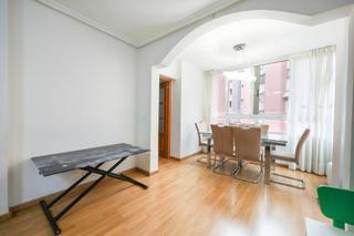 Etagenwohnung  Calle de la primavera. Amplio piso venta en el pla!!