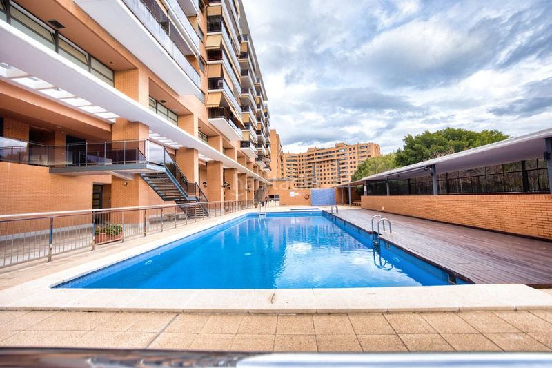 Foto b4a94c05-e658-466c-a44c-ea71d3d5df35. Àtic amb aparcament piscina a Garbinet - Parque de las Avenidas Alicante