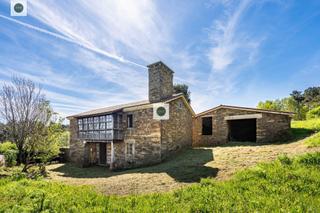 Casa  Lugar lugar pousada. Espectacular casa rectoral con gran parcela, varios anexos y hór