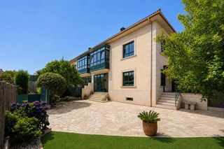 Doppelhaus  Calle napoles. Gran chalet orientación sur ubicado en la demandada urbanización