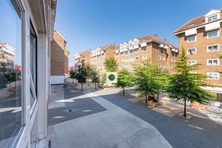 Flat  Calle rio brexa. Alegre y espacioso piso en esquina con terraza, garaje y traster