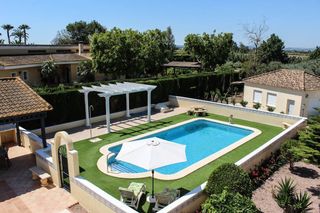 Chalet en Almoradí. Impresionante villa en finca 5.500 m2 de 4 dormitorios y 3 baños