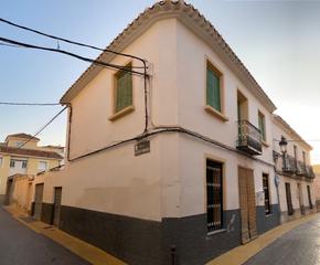 Casa adossada  Calle reloj. Casa en zona céntrica. oportunidad