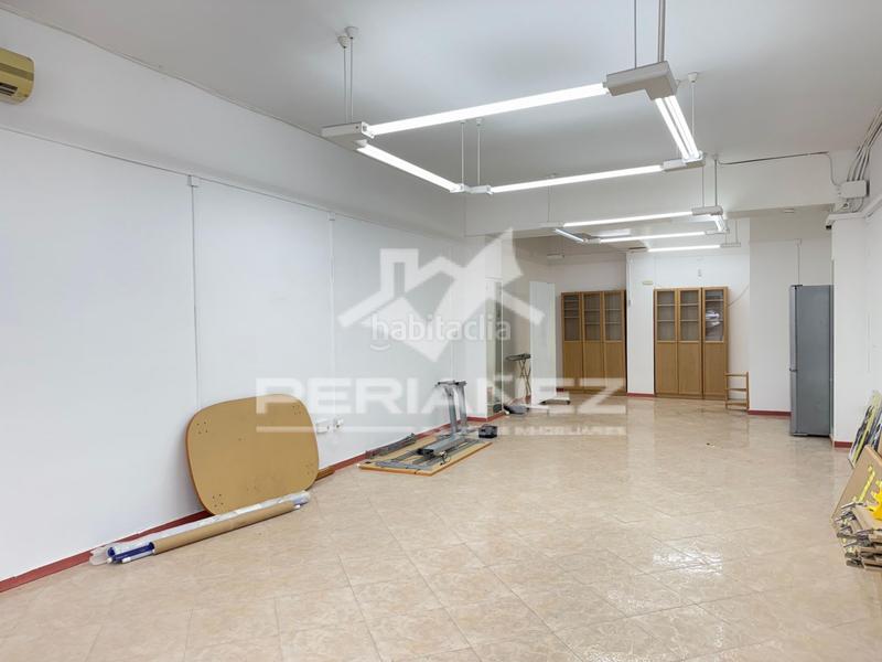 Foto 9200a4fc-b93c-455e-a2ed-441b5b34f5c5. Alquiler local comercial local en alquiler en marina. en Prat de Llobregat (El)