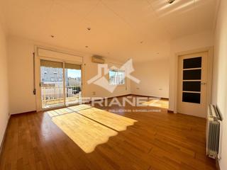 Location Appartement à Centre. Piso en alquiler en casc àntic, 2 dormitorios.