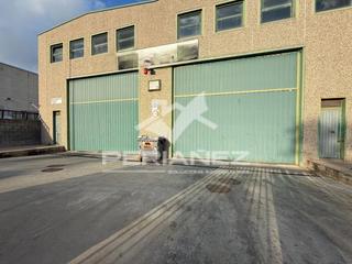 Miete Fabrikhalle in Centre. Nave industrial en alquiler en el prat, 3 dormitorios.