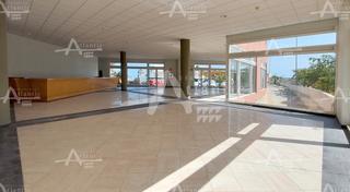 Location Local commercial à Avenida el guincho 4. Local comercial 460m² - golf del sur