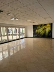 Alquiler Oficina en Avenida el guincho 4. Oficina de 119 m2, 1990�/mes