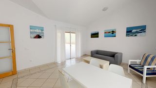 Alquiler Chalet en Avenida el guincho 4. Villa de 2 dormitorios, 1.130�/mes con 100� de gastos y 1 plaza