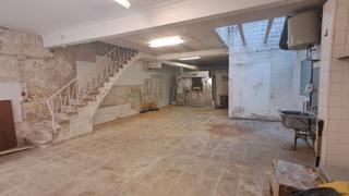 Casa adossada a Cassà de la Selva. Casa de 273m2 construidos, para reformar, ideal tanto para vivie