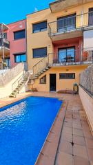 Casa adossada a Cassà de la Selva. Casa adosada con piscina situada en una de las mejores zonas de