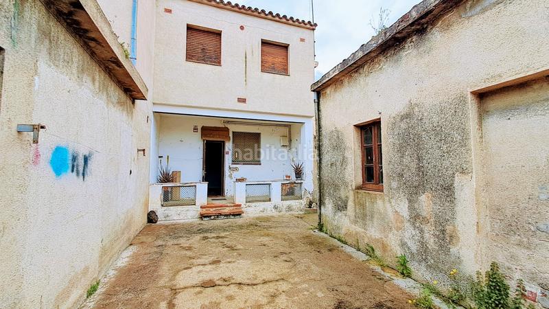 Foto d75a0526-1823-4bc5-855c-ab56ba4cc77b. Casa pareada casa para reformar situada en el centro del pueblo. en Cassà de la Selva