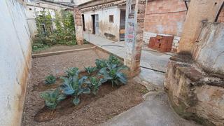 Casa adossada a Cass de la Selva. Oportunidad casa con jardn y fachada de 12m2 para reformar con