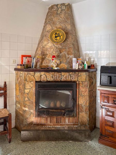 Foto a490a00f-3e85-48b0-bc5c-b7169e6e8346. Casa adossada amb xemeneia calefacció a Quart