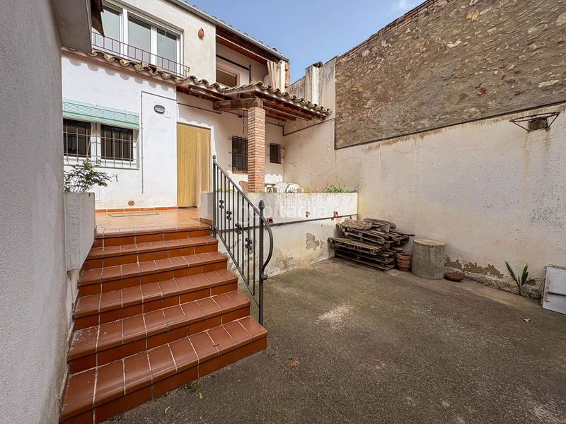 Foto de7f1974-c492-470b-98e6-58e3692d1c4f. Casa adossada amb xemeneia calefacció a Quart