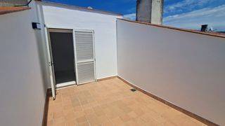 Appartement  Carrer de la bisbal. Dúplex luminoso y acogedor de 3 habitaciones dobles más una sala