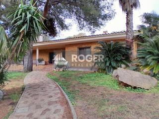 Xalet en N/a. Lujo europeo , villa una planta