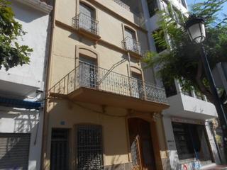 Casa en Carrer sant toms 118. Casa noble en la calle principal .