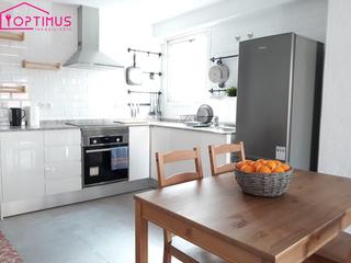 Alquiler Piso  Carrer actor llorens. Bonito y luminoso piso de cuatro habitaciones
