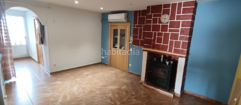 Foto b58f7e38-708b-4ce5-9cff-e9b9447bb2ef. Reihenhaus in Jarafuel