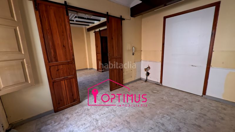 Foto f3710323-6e43-41fb-9fa4-4b51ce09aed3. Edificio in Turís