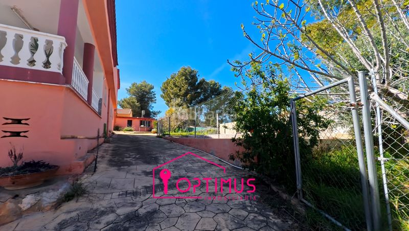 Foto f5adb4fd-e290-4d9d-b11f-888e5c765143. Xalet amb xemeneia aparcament piscina a Turís