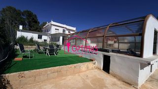 Chalet à Turís. ? impresionante chalet con gran parcela, piscina y muchísimo pot