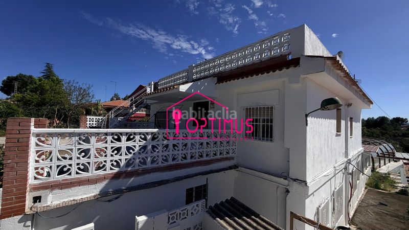 Foto cb96d5fe-0efa-4997-9b2c-927c2db28d68. Chalet ? impresionante chalet con gran parcela, piscina y muchísimo potencial / montserrat ? en Turís