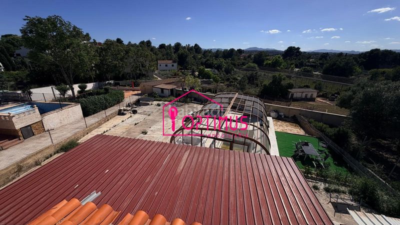 Foto fb402e44-33c0-4e9c-a151-b376d9979ff4. Chalet ? impresionante chalet con gran parcela, piscina y muchísimo potencial / montserrat ? en Turís