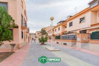 Casa adossada  Plaça la pau. Chalet adosado en venta plaza la pau